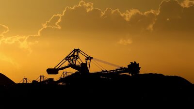 Glencore anuncia US$ 2,2 bi em dividendos e estuda mudar listagem de Londres Glencore anuncia US$ 2,2 bi em dividendos e estuda mudar listagem de Londres