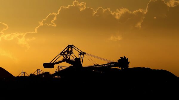 Glencore anuncia US$ 2,2 bi em dividendos e estuda mudar listagem de Londres Glencore anuncia US$ 2,2 bi em dividendos e estuda mudar listagem de Londres