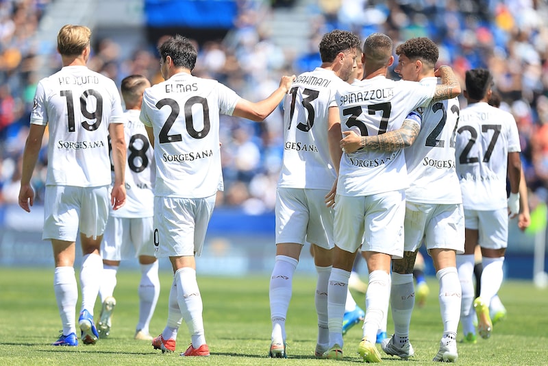 Los integrantes del SSC Napoli celebran tras marcar un gol durante el partido de la Serie A contra el Pisa SC en el Arena Garibaldi de Pisa, Italia. Fotógrafo: Gabriele Maltinti/Getty Images. Los integrantes del SSC Napoli celebran tras marcar un gol durante el partido de la Serie A contra el Pisa SC en el Arena Garibaldi de Pisa, Italia. Fotógrafo: Gabriele Maltinti/Getty Images.