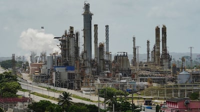 EUA podem subsidiar petroleiras para reconstruir setor da Venezuela, diz Trump EUA podem subsidiar petroleiras para reconstruir setor da Venezuela, diz Trump