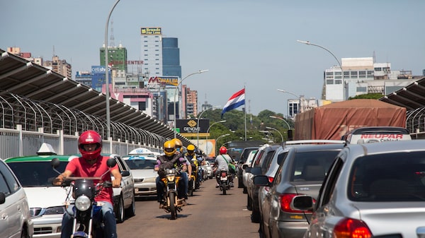 EUA e Paraguai assinam acordo contra o crime que prevê atuação de forças americanas EUA e Paraguai assinam acordo contra o crime que prevê atuação de forças americanas