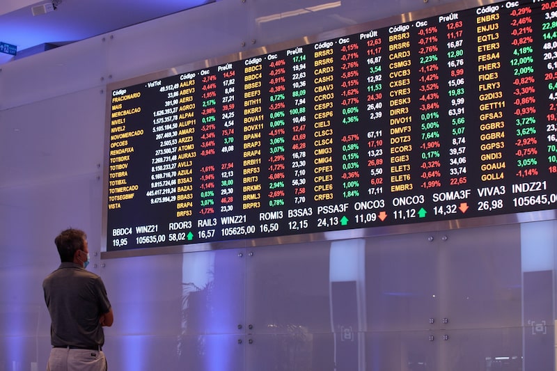 Nesta manhã, os principais índices de ações dos EUA operavam perto da estabilidade, como S&P500; o Nasdaq 100 caía 0,2%. Nesta manhã, os principais índices de ações dos EUA operavam perto da estabilidade, como S&P500; o Nasdaq 100 caía 0,2%.