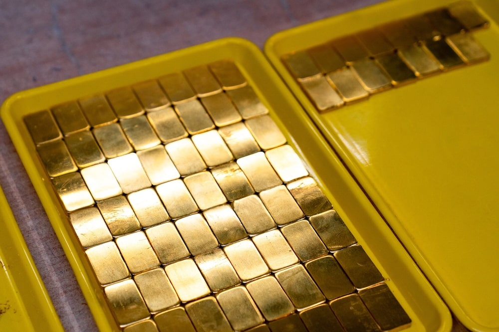 Bandejas de lingotes de oro recién fundidos en la Casa de la Moneda de Polonia, también conocida como Mennica Polska SA, en Varsovia, Polonia. Bandejas de lingotes de oro recién fundidos en la Casa de la Moneda de Polonia, también conocida como Mennica Polska SA, en Varsovia, Polonia.