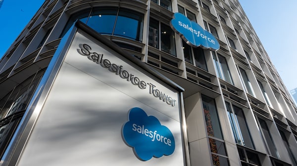 Salesforce proyecta ventas por encima de lo esperado y acelera reservas impulsado por la IA Salesforce proyecta ventas por encima de lo esperado y acelera reservas impulsado por la IA