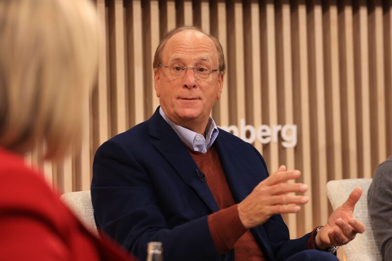 Además, Fink dijo que el mercado privado necesita prestar especial atención a cómo se alimentan los centros de datos. Además, Fink dijo que el mercado privado necesita prestar especial atención a cómo se alimentan los centros de datos.