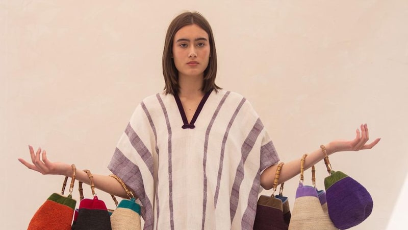 Entre sus diseños más famosos se encuentran sus alfombras, que se han presentado en el MoMA, el Lincoln Center, el edificio de la ONU y varias otras colecciones de renombre. Entre sus diseños más famosos se encuentran sus alfombras, que se han presentado en el MoMA, el Lincoln Center, el edificio de la ONU y varias otras colecciones de renombre.