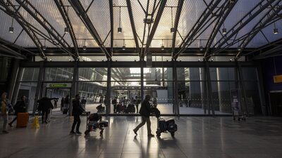 Aeroporto de Heathrow, em Londres, pode mudar de mãos após acordo com sauditas Aeroporto de Heathrow, em Londres, pode mudar de mãos após acordo com sauditas