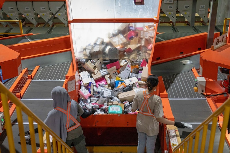 A Shopee é mais barata que o Mercado Livre (MELI) em 59% dos produtos vendidos nas duas plataformas no Brasil (Foto: Aparna Nori/Bloomberg) A Shopee é mais barata que o Mercado Livre (MELI) em 59% dos produtos vendidos nas duas plataformas no Brasil (Foto: Aparna Nori/Bloomberg)
