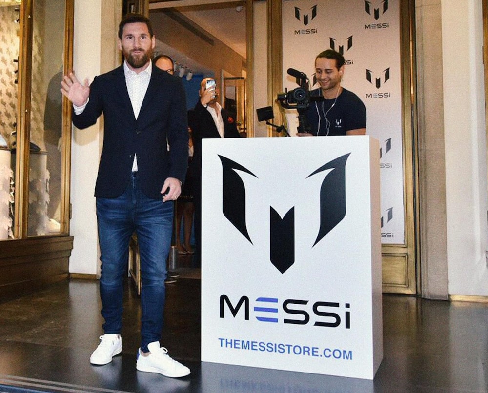 En 2019, el astro lanzó The Messi Store, una marca de ropa con toque deportivo para la vida cotidiana. En 2019, el astro lanzó The Messi Store, una marca de ropa con toque deportivo para la vida cotidiana.
