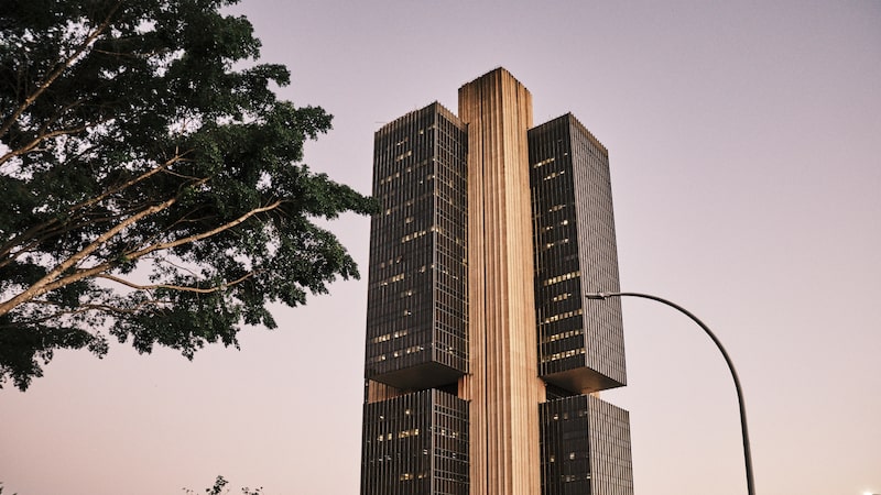 PIB do Brasil desacelera, cresce 0,1% e reforça apostas em corte na taxa de juros PIB do Brasil desacelera, cresce 0,1% e reforça apostas em corte na taxa de juros