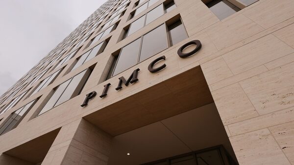 Pimco alerta que Federal Reserve pode subir juros se inflação nos EUA aumentar Pimco alerta que Federal Reserve pode subir juros se inflação nos EUA aumentar