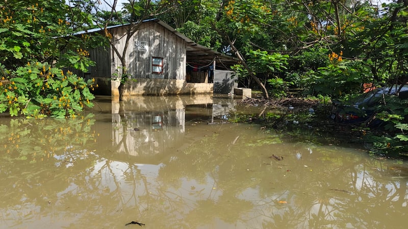 Inundación registrada en el casco urbano de Las Cruces, Petén, en Guatemala, el 26 de diciembre de 2026. Inundación registrada en el casco urbano de Las Cruces, Petén, en Guatemala, el 26 de diciembre de 2026.