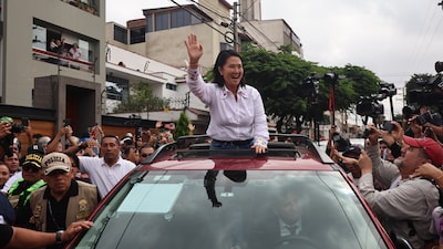 Fujimori gana por un estrecho margen las elecciones presidenciales de Perú Fujimori gana por un estrecho margen las elecciones presidenciales de Perú