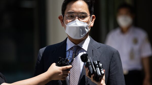 Heredero de Samsung logra indulto presidencial; podría volver a junta directiva Heredero de Samsung logra indulto presidencial; podría volver a junta directiva