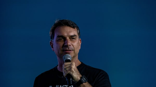 Donald Trump se reúne con el candidato brasileño Flávio Bolsonaro en la Casa Blanca Donald Trump se reúne con el candidato brasileño Flávio Bolsonaro en la Casa Blanca
