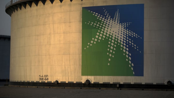 Lucro da Saudi Aramco bate recorde impulsionado por altos preços do petróleo Lucro da Saudi Aramco bate recorde impulsionado por altos preços do petróleo