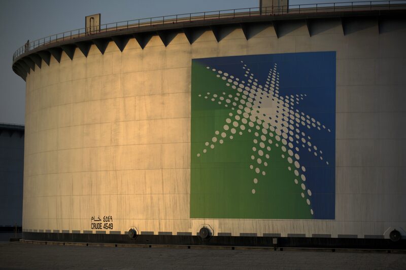 Aramco está usando o ganho inesperado para reduzir a dívida Aramco está usando o ganho inesperado para reduzir a dívida