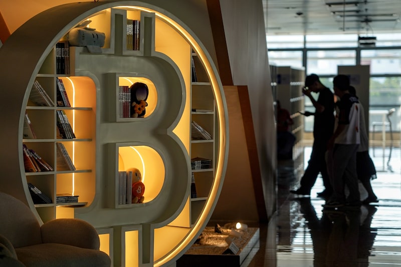 El bitcoin volvió a caer la semana pasada, borrando casi el 50% de su máximo histórico alcanzado en octubre, antes de repuntar. Fotógrafo: Camilo Freedman/Bloomberg El bitcoin volvió a caer la semana pasada, borrando casi el 50% de su máximo histórico alcanzado en octubre, antes de repuntar. Fotógrafo: Camilo Freedman/Bloomberg