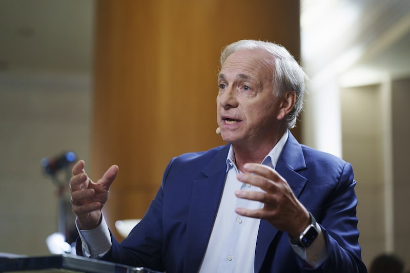 Alta dos juros aproxima inteligência artificial de bolha prestes a estourar, segundo fundador da Bridgewater (Ore Huiying/Bloomberg) Alta dos juros aproxima inteligência artificial de bolha prestes a estourar, segundo fundador da Bridgewater (Ore Huiying/Bloomberg)