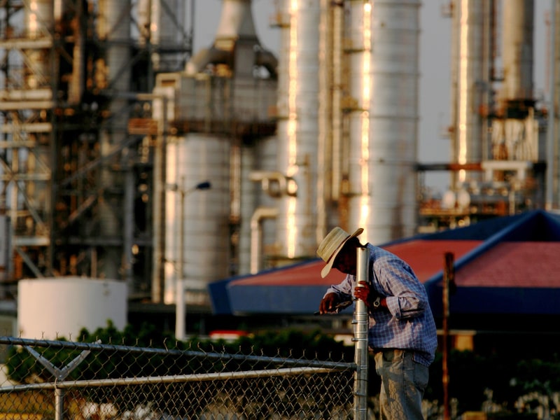A man fixes a fence near the PEMEX, Petroleos Mexicanos, Pajaritos oil refinery, in Coatzacoalcos, Mexico, on May 21, 2007. Petroleos Mexicanos, the third-biggest oil supplier to the U.S., set a goal of producing an average of 3.1 million barrels of crude oil per day until 2012, even as output at its largest oil field declines. Photographer: Gustavo Graf/Bloomberg News. A man fixes a fence near the PEMEX, Petroleos Mexicanos, Pajaritos oil refinery, in Coatzacoalcos, Mexico, on May 21, 2007. Petroleos Mexicanos, the third-biggest oil supplier to the U.S., set a goal of producing an average of 3.1 million barrels of crude oil per day until 2012, even as output at its largest oil field declines. Photographer: Gustavo Graf/Bloomberg News.
