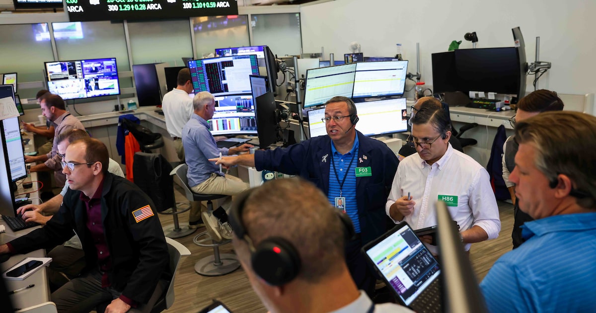 Acciones norteamericanas suben tras caída del petróleo