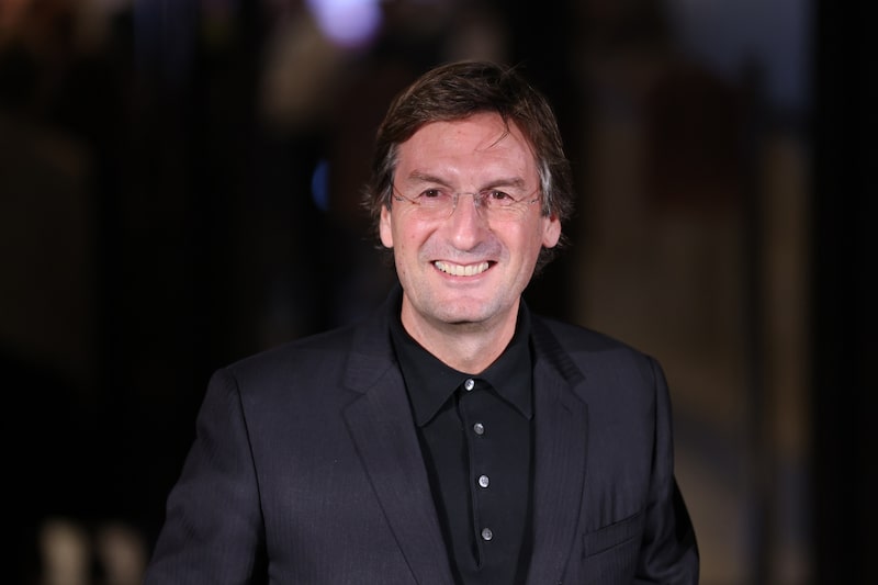 Executivo liderou a Louis Vuitton por quase três anos e se tornará presidente do Conselho e CEO do grupo de moda a partir de 1º de janeiro Executivo liderou a Louis Vuitton por quase três anos e se tornará presidente do Conselho e CEO do grupo de moda a partir de 1º de janeiro