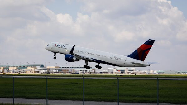 Delta reducirá vuelos durante el verano para “aliviar presión” Delta reducirá vuelos durante el verano para “aliviar presión”