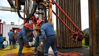Por un reclamo en la Amazonía se desplomó la producción de Petroecuador Por un reclamo en la Amazonía se desplomó la producción de Petroecuador