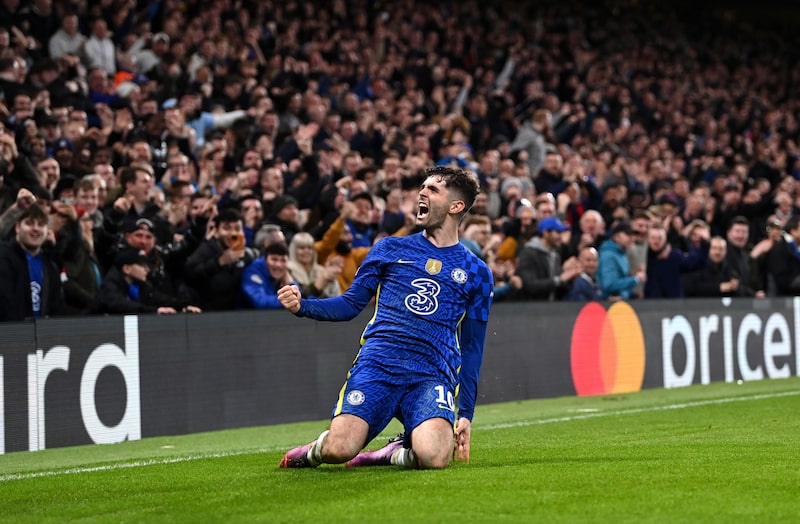 Compradores estão fazendo fila Compradores estão fazendo fila