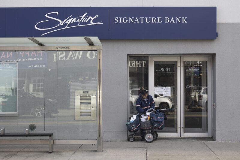 Quebra do Signature Bank, de Nova York, deixou clientes de outros estados confusos. Existem quatro Signature Banks nos EUA Quebra do Signature Bank, de Nova York, deixou clientes de outros estados confusos. Existem quatro Signature Banks nos EUA