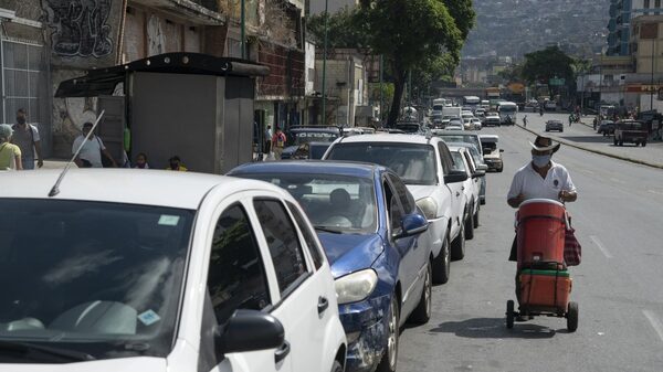 Se agrava suministro de gasolina en Venezuela con cada vez menos estaciones subsidiadas Se agrava suministro de gasolina en Venezuela con cada vez menos estaciones subsidiadas