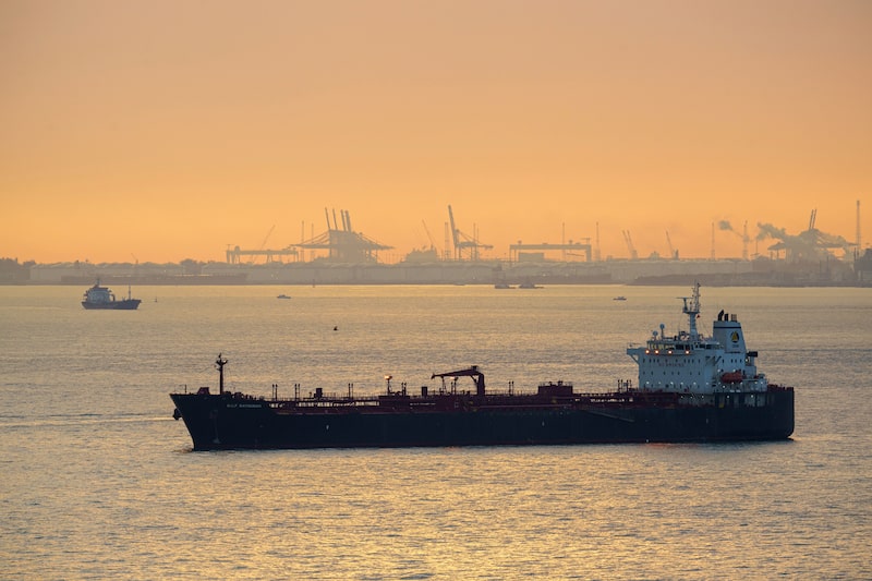 Oil Tankers in Singapore Oil Tankers in Singapore