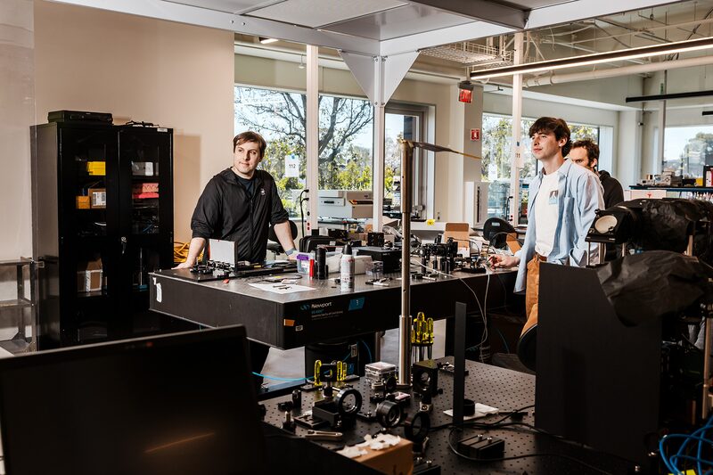 Un puñado cada vez mayor de startups tratan de devolver la visión por medio de implantes cerebrales. Un puñado cada vez mayor de startups tratan de devolver la visión por medio de implantes cerebrales.