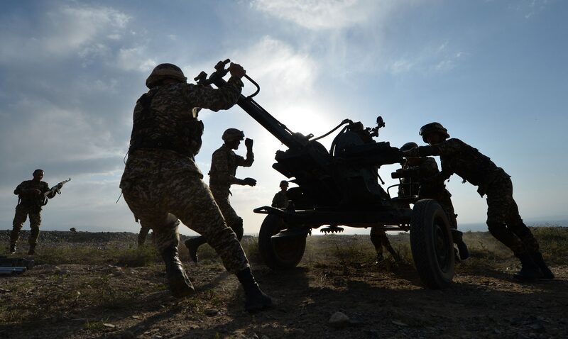 Dois anos e meio de guerra contra a Ucrânia têm afetado a mão-de-obra na economia russa (Foto: Vyacheslav Oseledko/AFP via Getty Images) Dois anos e meio de guerra contra a Ucrânia têm afetado a mão-de-obra na economia russa (Foto: Vyacheslav Oseledko/AFP via Getty Images)