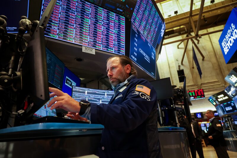 US Stocks Drop As Tech Rout Deepens, Hurt By Climbing Yields US Stocks Drop As Tech Rout Deepens, Hurt By Climbing Yields