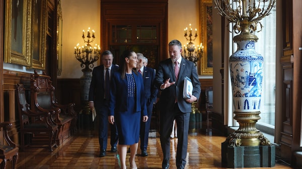 Sheinbaum dice que avanzan acuerdos con EE.UU. tras reunión con Greer sobre revisión del T-MEC Sheinbaum dice que avanzan acuerdos con EE.UU. tras reunión con Greer sobre revisión del T-MEC