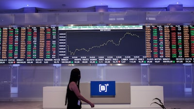 Ibovespa opera perto de patamar recorde com impulso de payroll aquém do esperado Ibovespa opera perto de patamar recorde com impulso de payroll aquém do esperado