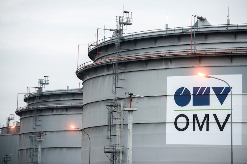 Tanque da OMV em Schwechat, na Áustria: negociações com a Abu Dhabi National para criar uma gigante do setor (Foto: Akos Stiller/Bloomberg) Tanque da OMV em Schwechat, na Áustria: negociações com a Abu Dhabi National para criar uma gigante do setor (Foto: Akos Stiller/Bloomberg)