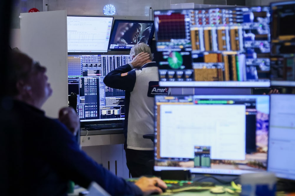 Traders At The New York Stock Exchange As Stocks Extend Tech-Fueled Gains On Rate-Cut Hopes Traders At The New York Stock Exchange As Stocks Extend Tech-Fueled Gains On Rate-Cut Hopes