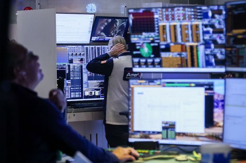 Traders At The New York Stock Exchange As Stocks Extend Tech-Fueled Gains On Rate-Cut Hopes Traders At The New York Stock Exchange As Stocks Extend Tech-Fueled Gains On Rate-Cut Hopes