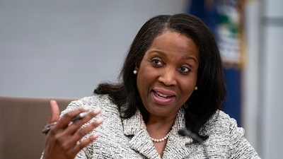 Lisa Cook acusa a Trump de tener motivos ocultos tras fallo judicial a favor de Harvard Lisa Cook acusa a Trump de tener motivos ocultos tras fallo judicial a favor de Harvard