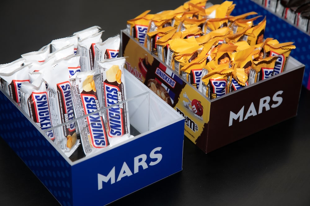 Lançamento da empresa no país: Snickers de chocolate branco Lançamento da empresa no país: Snickers de chocolate branco