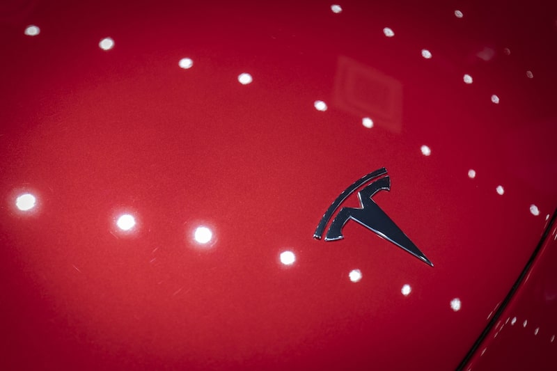 Logo de Tesla. fotógrafo: Qilai Shen/Bloomberg Logo de Tesla. fotógrafo: Qilai Shen/Bloomberg