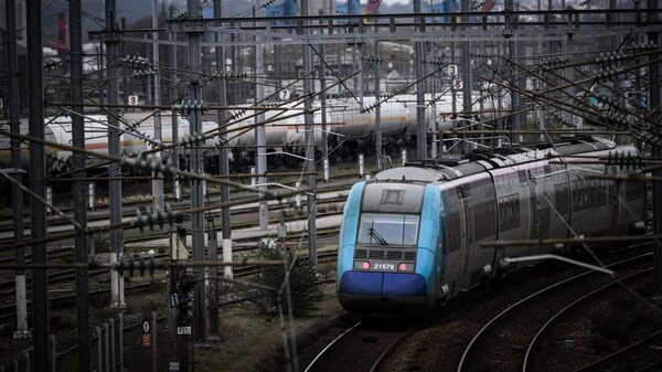 Francia sacudida por nuevas huelgas mientras crece oposición a reforma pensional Francia sacudida por nuevas huelgas mientras crece oposición a reforma pensional