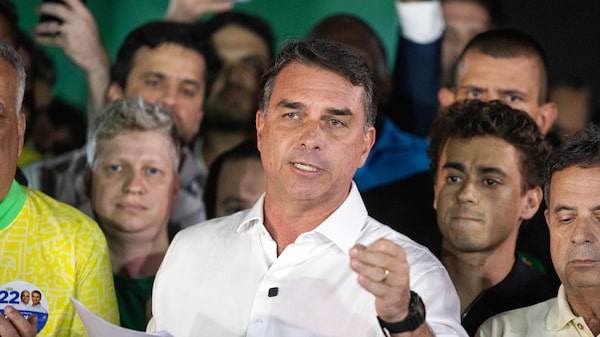 Flávio Bolsonaro cambia de estrategia y desiste de intentar anular las elecciones en Brasil Flávio Bolsonaro cambia de estrategia y desiste de intentar anular las elecciones en Brasil