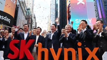 Los ADR de SK Hynix se disparan 14% tras su histórica salida a bolsa en Estados Unidos Los ADR de SK Hynix se disparan 14% tras su histórica salida a bolsa en Estados Unidos