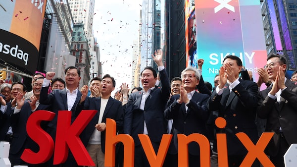 Los ADR de SK Hynix se disparan 13% tras su histórica salida a bolsa en Estados Unidos Los ADR de SK Hynix se disparan 13% tras su histórica salida a bolsa en Estados Unidos