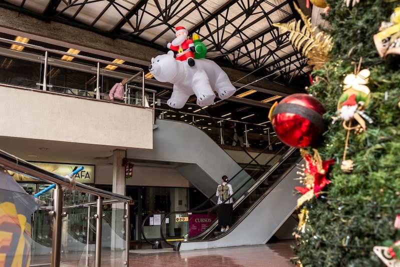 Decoração de Natal: bancos vão abrir as agências com horário reduzido nesta terça-feira, dia 24 (Foto: Cristobal Olivares/Bloomberg) Decoração de Natal: bancos vão abrir as agências com horário reduzido nesta terça-feira, dia 24 (Foto: Cristobal Olivares/Bloomberg)