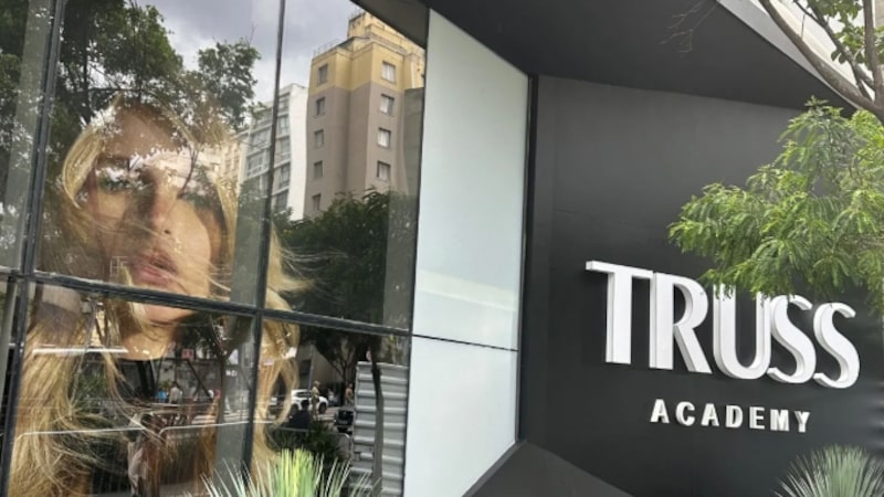 Truss, do Grupo Boticário, capacitou 75 mil cabeleireiros. E decidiu triplicar a meta Truss, do Grupo Boticário, capacitou 75 mil cabeleireiros. E decidiu triplicar a meta