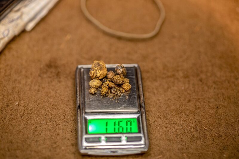 Existen críticas dentro de la misma industria, como la del CEO de Barrick Gold que cataloga estas operaciones como preocupantes. Existen críticas dentro de la misma industria, como la del CEO de Barrick Gold que cataloga estas operaciones como preocupantes.